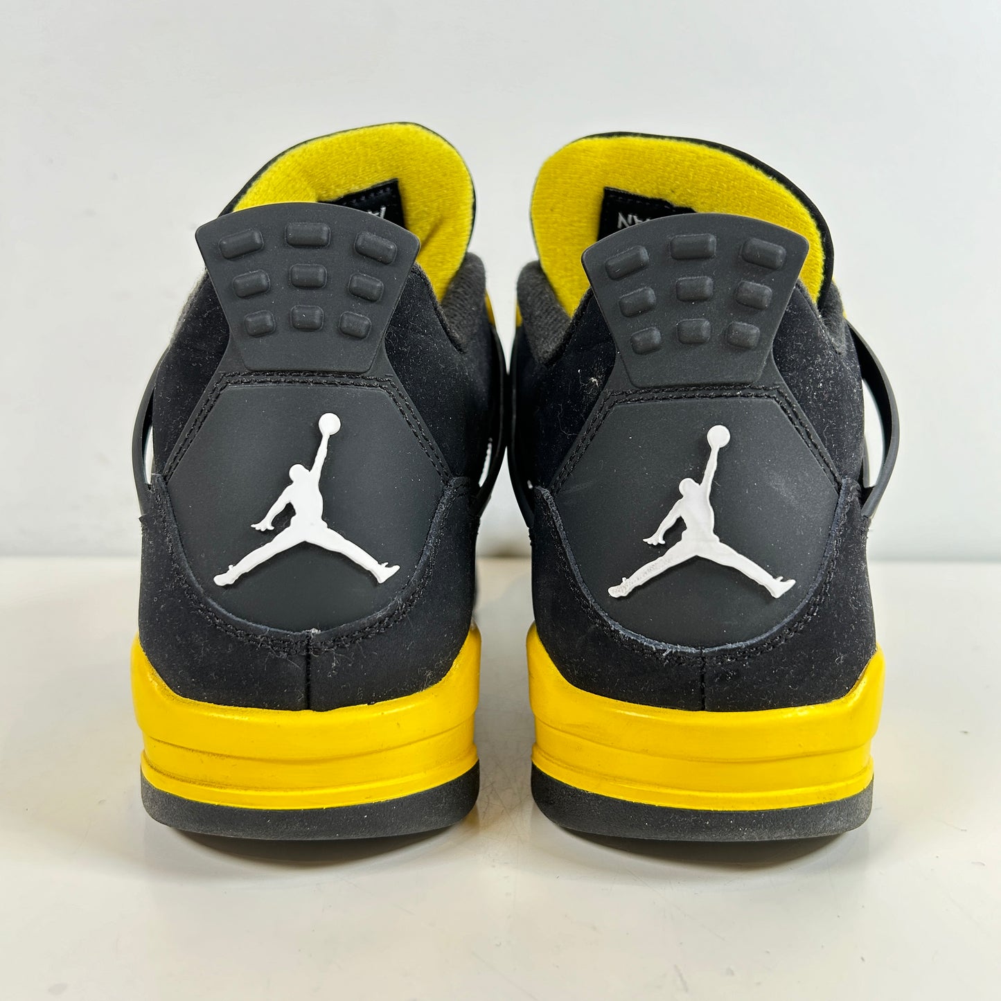 DH6927 017 Jordan 4 Retro Thunder [USED] - 8.5 M (Used)