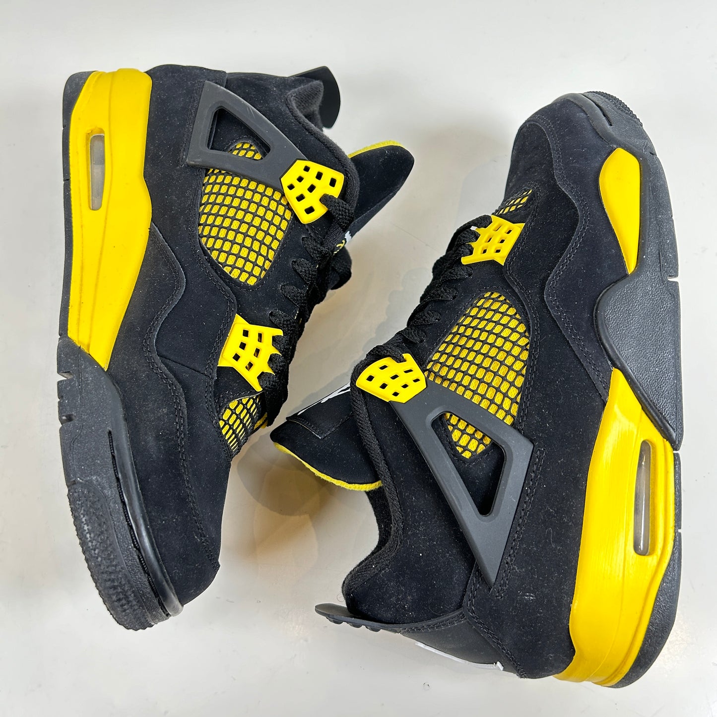 DH6927 017 Jordan 4 Retro Thunder [USED] - 8.5 M (Used)