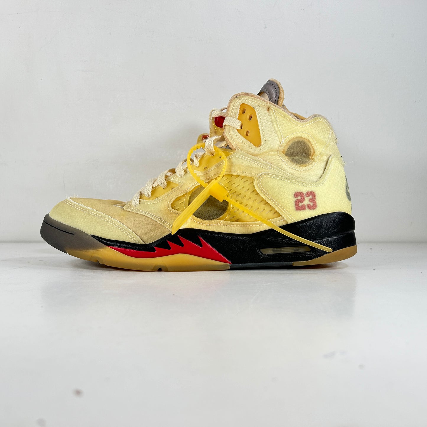 DH8565 100 Jordan 5 Off-White Sail [USED] - 12 M (Used2)