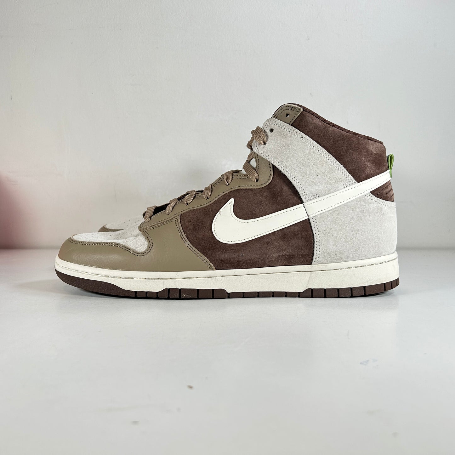 DH5438 100 Nike Dunk High Light Chocolate [USED] - 13 M (Used)