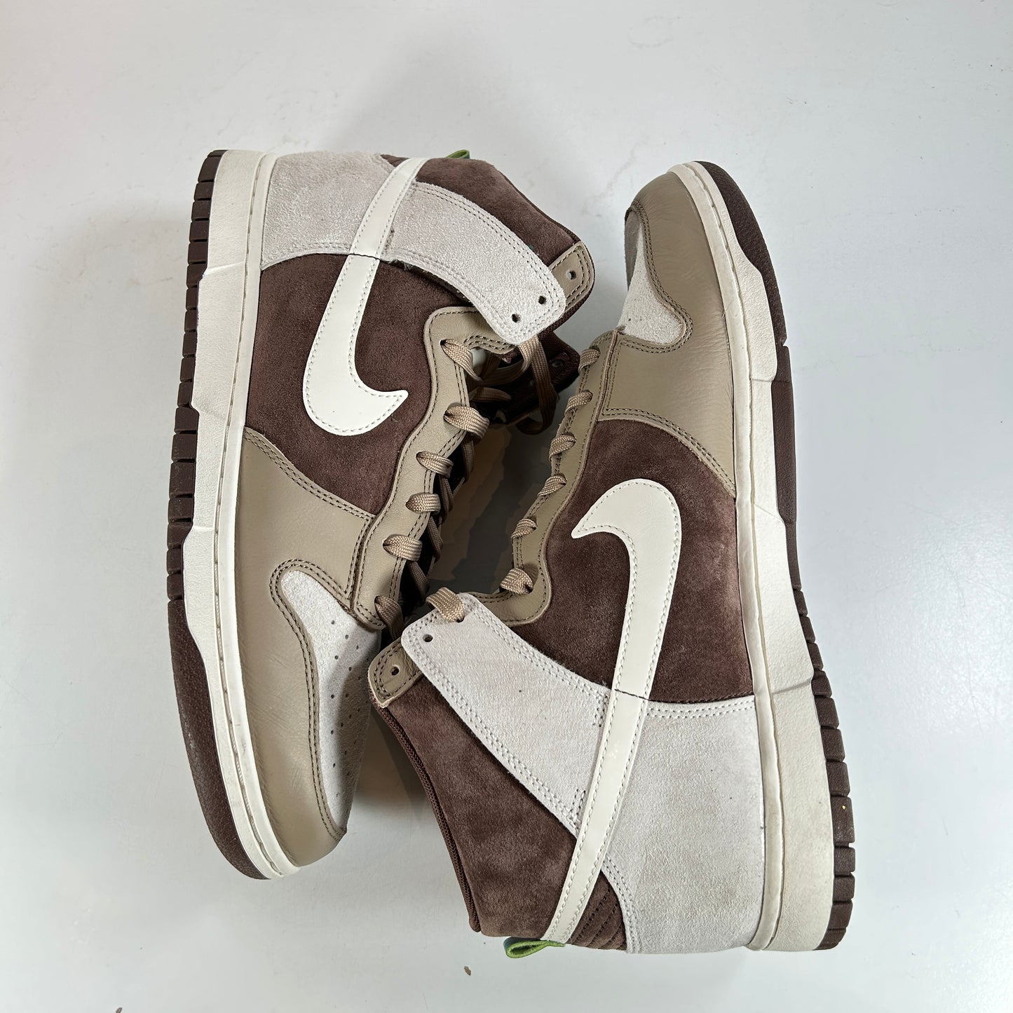 DH5438 100 Nike Dunk High Light Chocolate [USED] - 13 M (Used)