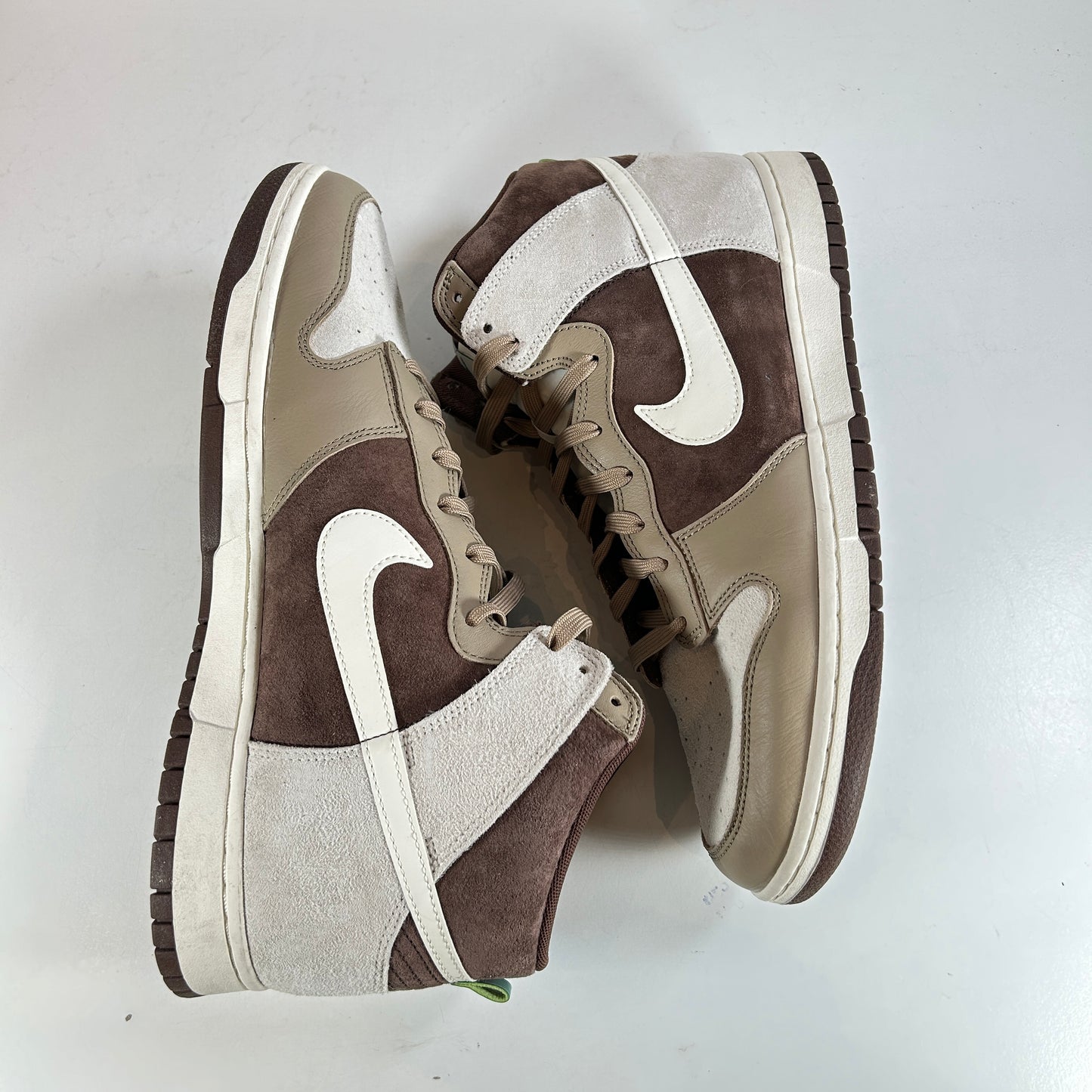 DH5438 100 Nike Dunk High Light Chocolate [USED] - 13 M (Used)