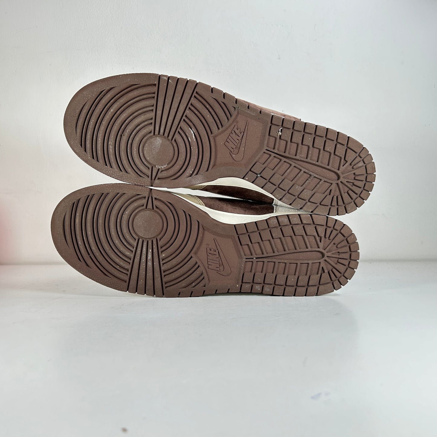 DH5438 100 Nike Dunk High Light Chocolate [USED] - 13 M (Used)