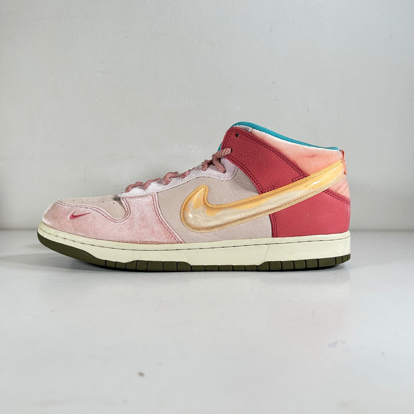 DJ1173 600 Nike Dunk Mid Social Status Free Lunch Strawberry Milk [USED] - 11.5 M (Used)