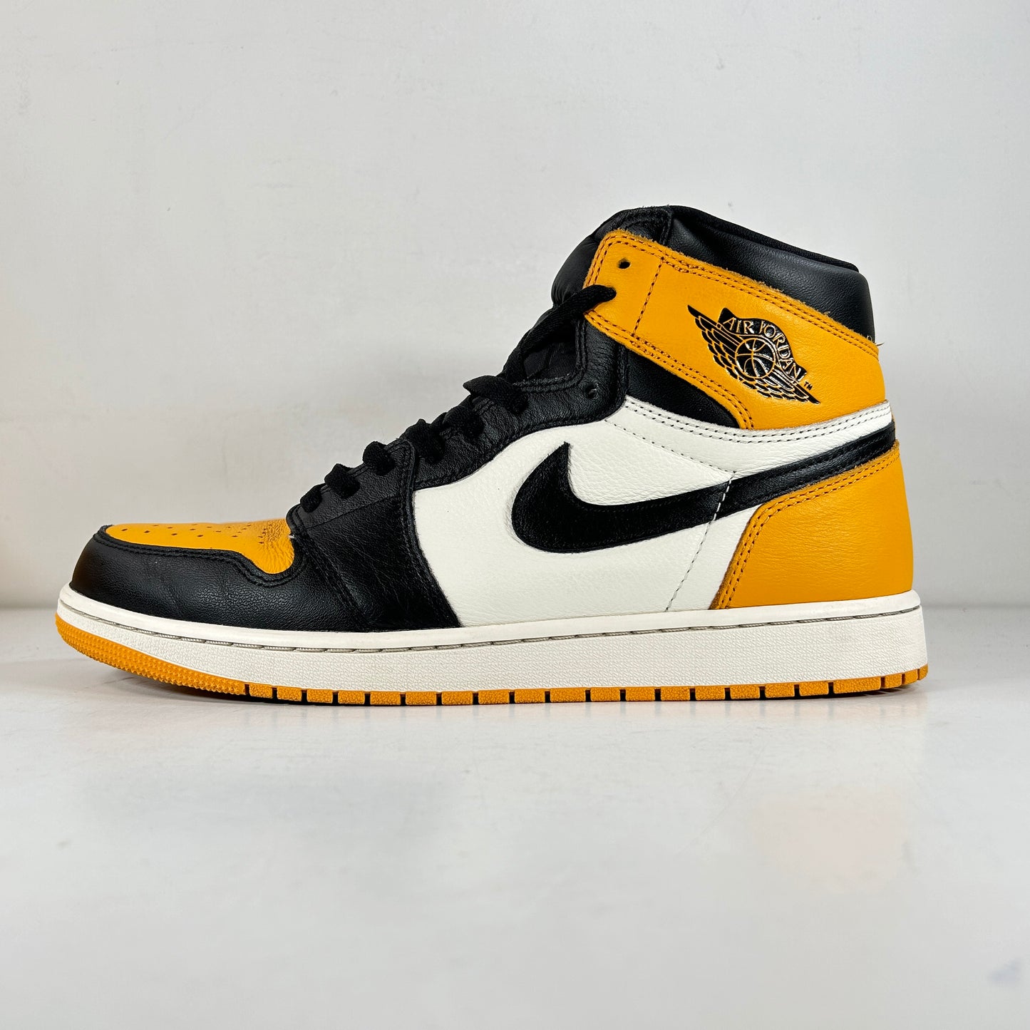 555088 711 Jordan 1 Retro High OG Yellow Toe [USED] - 13 M (Used2)