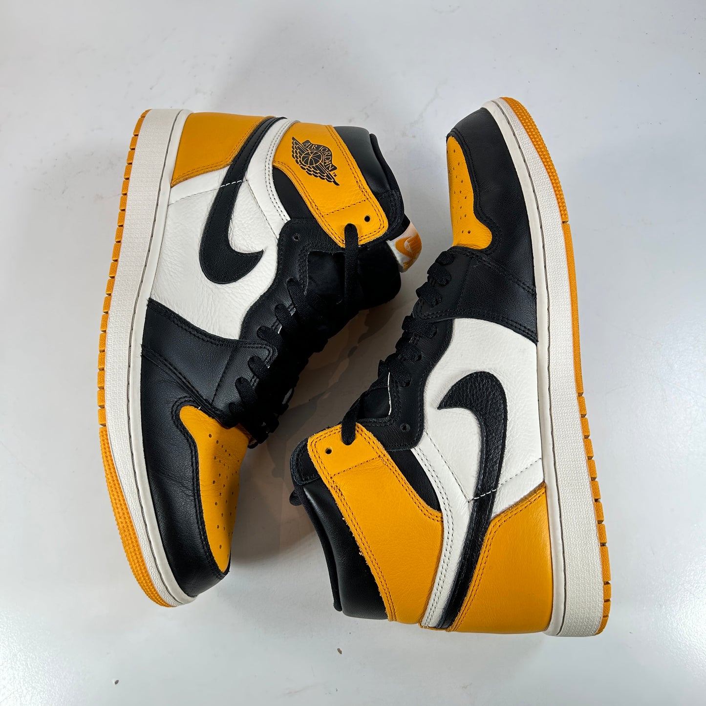555088 711 Jordan 1 Retro High OG Yellow Toe [USED] - 13 M (Used2)