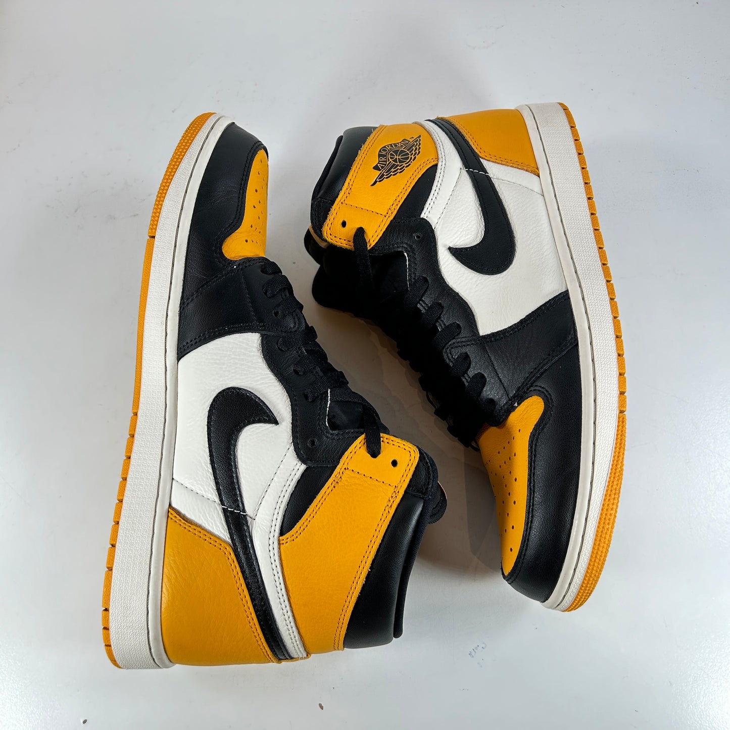 555088 711 Jordan 1 Retro High OG Yellow Toe [USED] - 13 M (Used2)