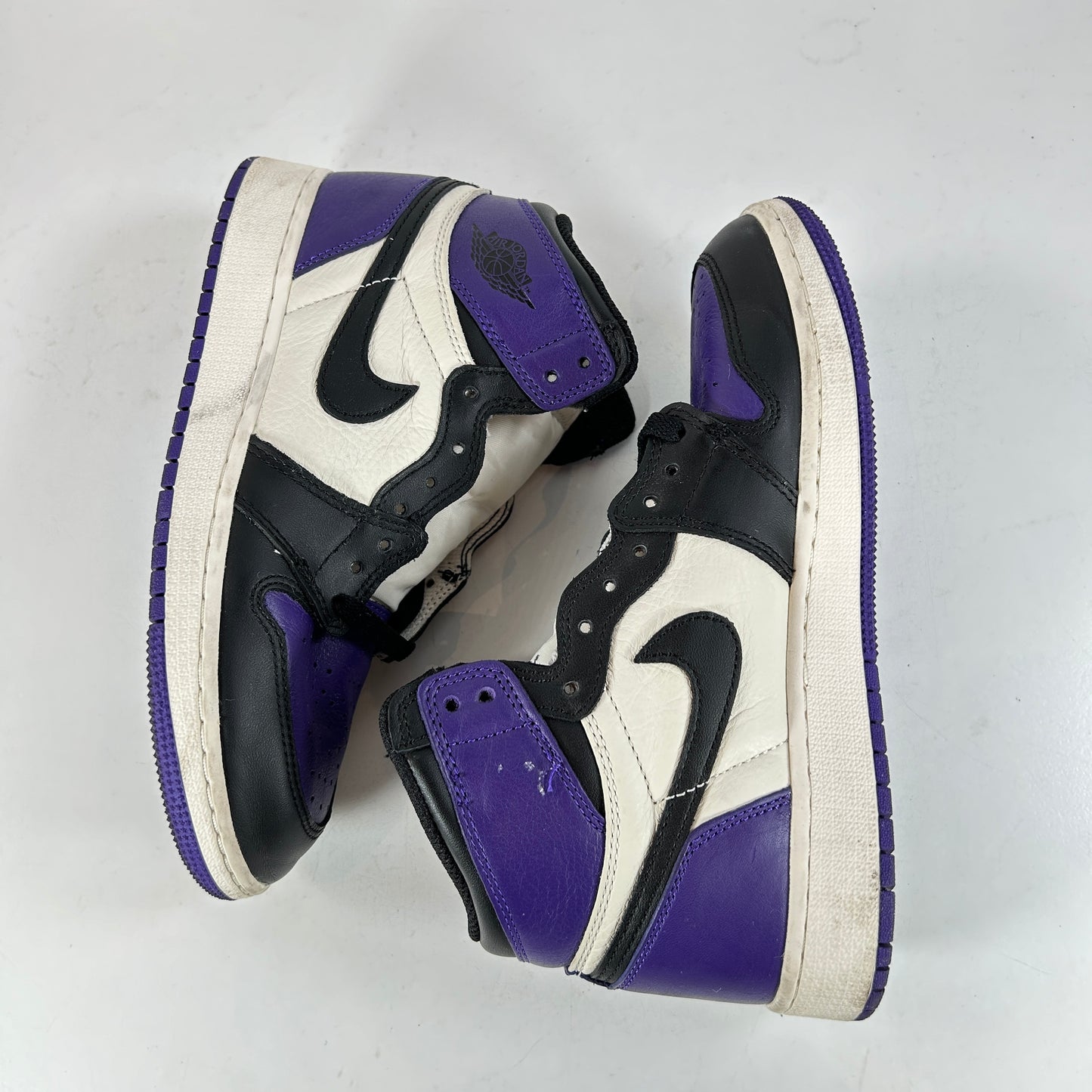 575441 501 Jordan 1 Retro High Court Purple (GS) [USED] - 5.5 Y (Used)