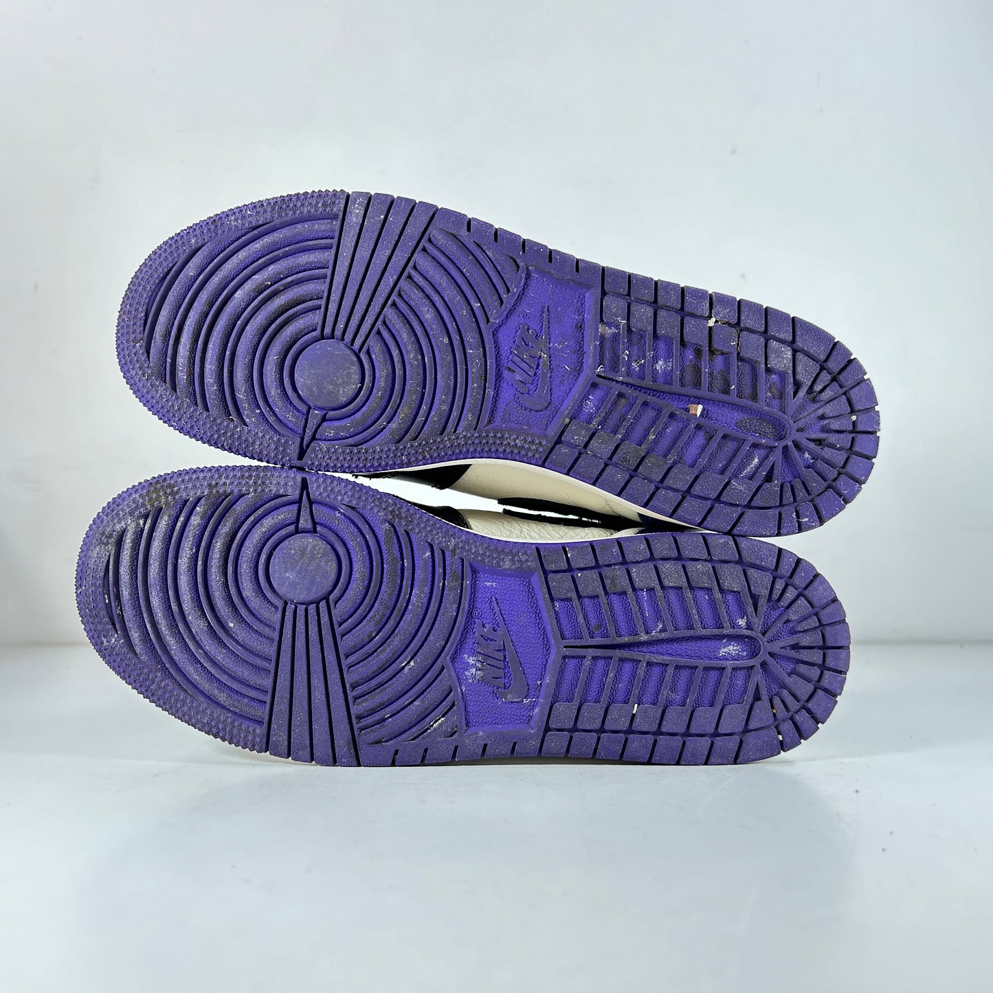 575441 501 Jordan 1 Retro High Court Purple (GS) [USED] - 5.5 Y (Used)
