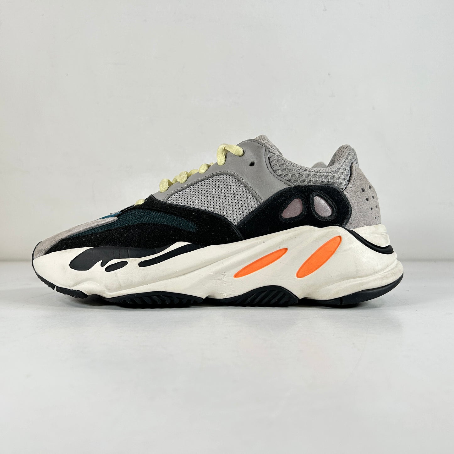 B75571 Yeezy 700 Wave Runner [USED] - 6 M (Used)