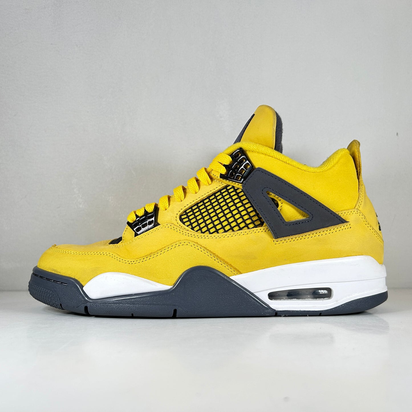 CT8527 700 Jordan 4 Retro Lightning (2021) [USED] - 10.5 M (Used) (No Box)