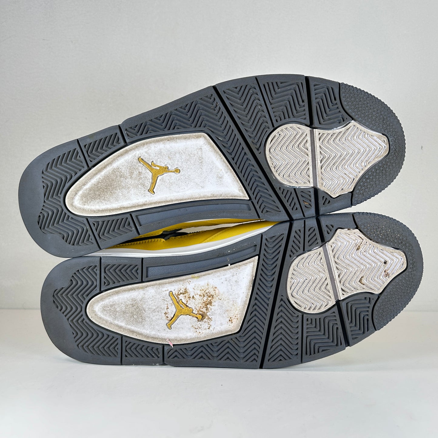 CT8527 700 Jordan 4 Retro Lightning (2021) [USED] - 10.5 M (Used) (No Box)