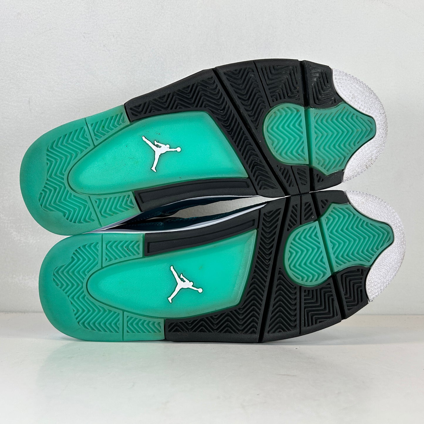705331 330 Jordan 4 Retro Teal [USED] - 10.5 M (Used)