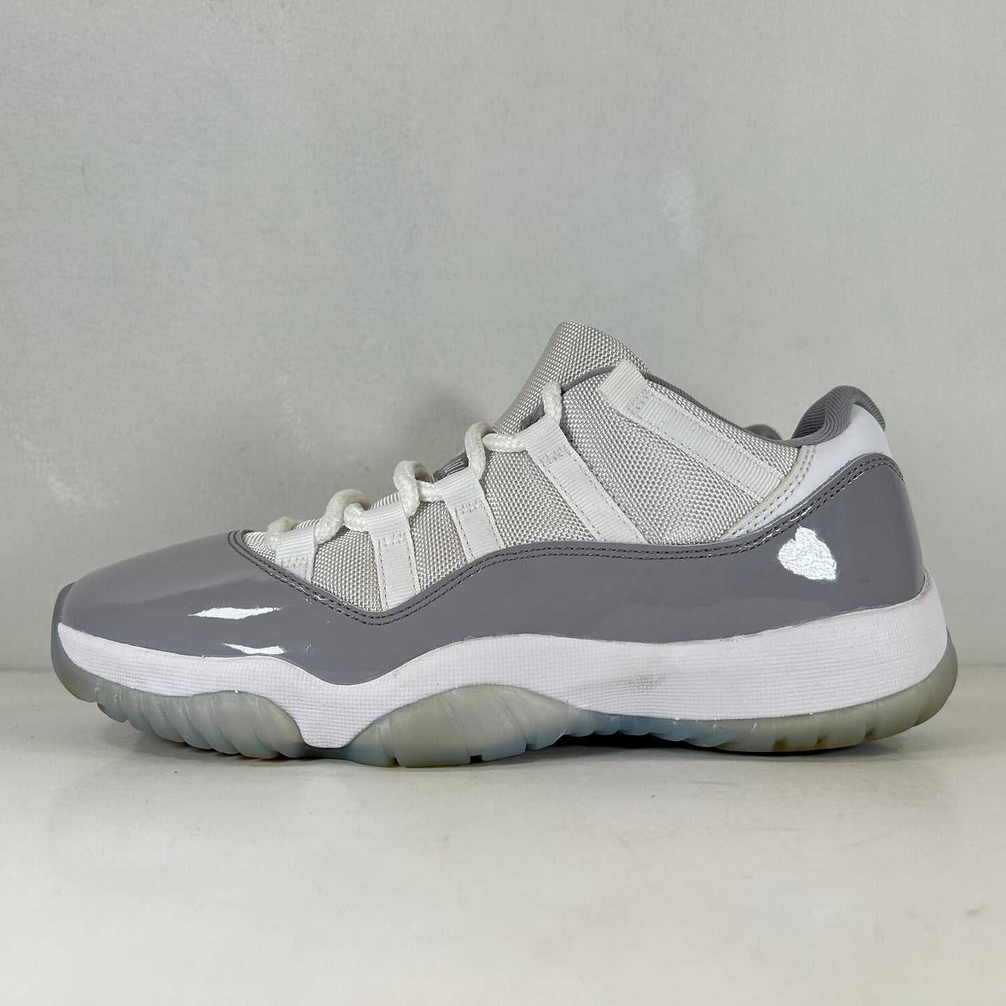 AV2187 140 Jordan 11 Retro Bajo Cemento Gris