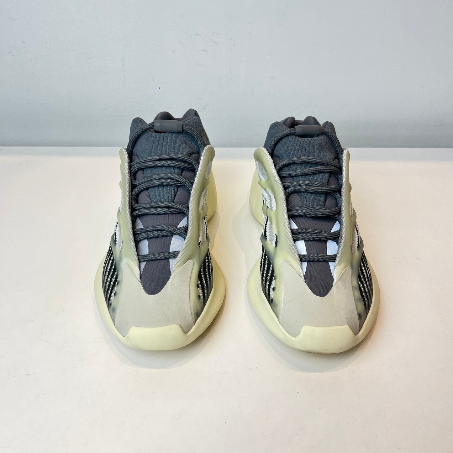 ID1674 adidas Yeezy 700 V3 Fade Salt [USED] - 7 M (Used)