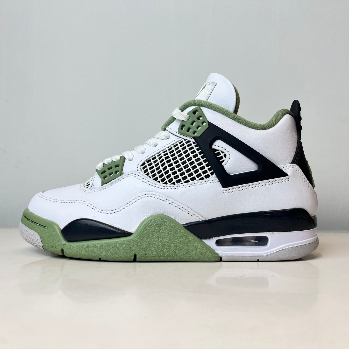 AQ9129 103 Jordan 4 Retro Seafoam (W) [USED] - 8.5 W (Used)