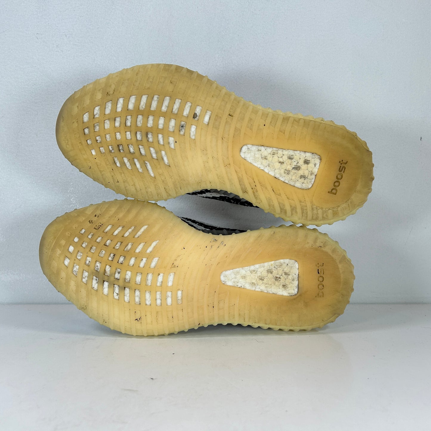 CP9654 Yeezy 350 V2 Zebra [USED] - 9.5 M (Used)