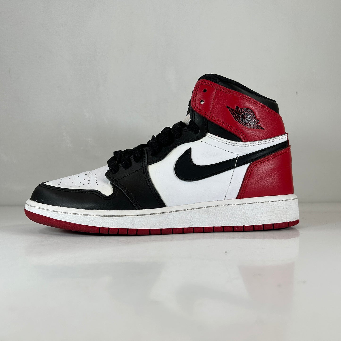 575441 125 Jordan 1 Retro Black Toe (2016) (GS) [USED] - 5.5 Y (Used)