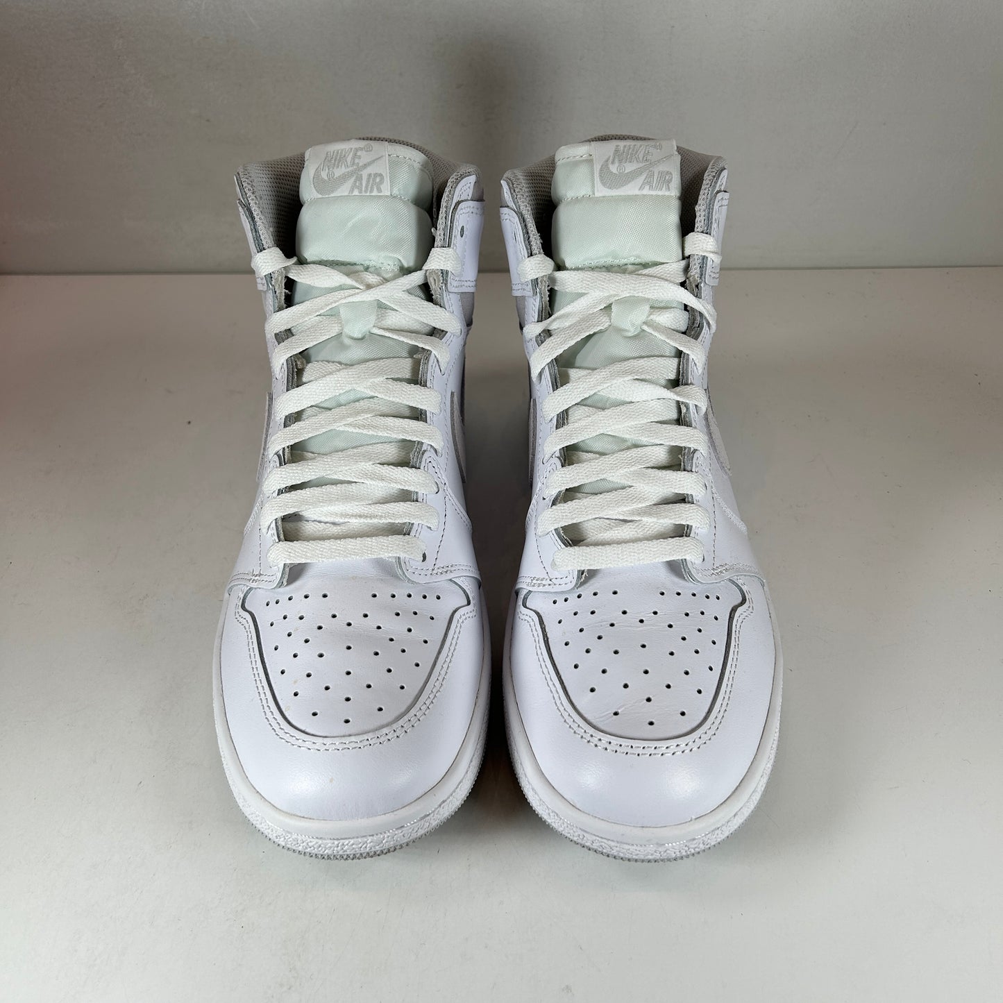 BQ4422 100 Jordan 1 85 Neutral Grey [USED] - 9 M (Used)