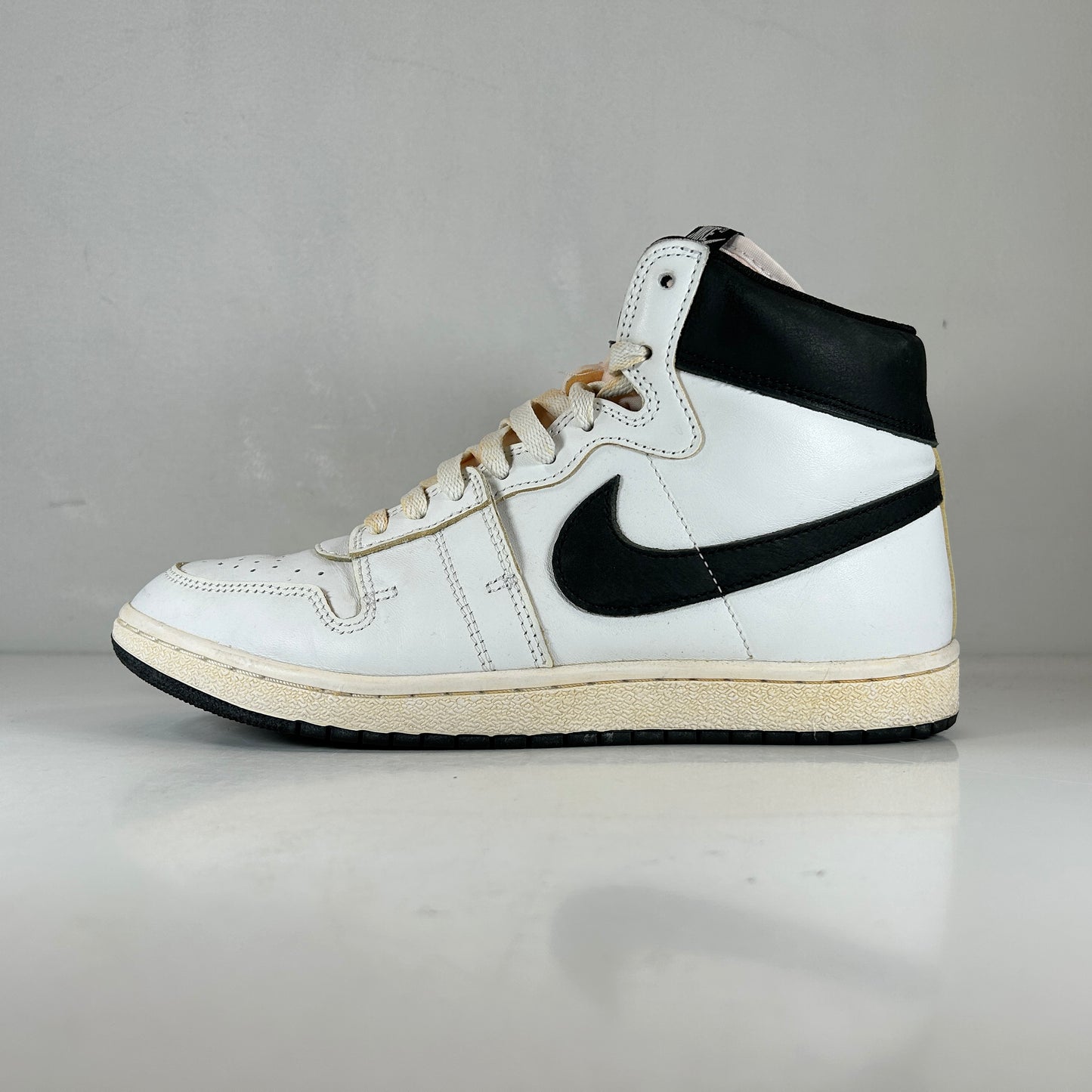 DX4976 100 Nike Jordan Air Ship A Ma Maniére White Black [USED] - 9 M (Used) (No Box)