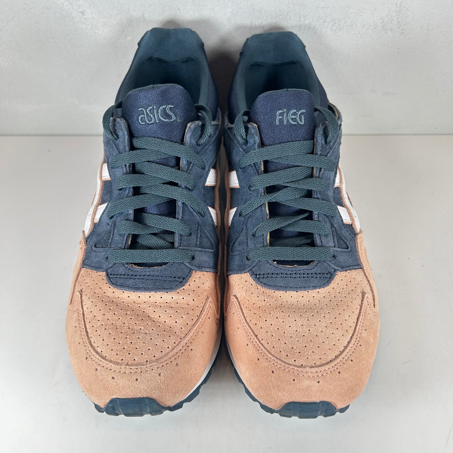 1201A542 700 ASICS Gel-Lyte V Kith Salmon Toe [USED] - 10.5 M (Used)