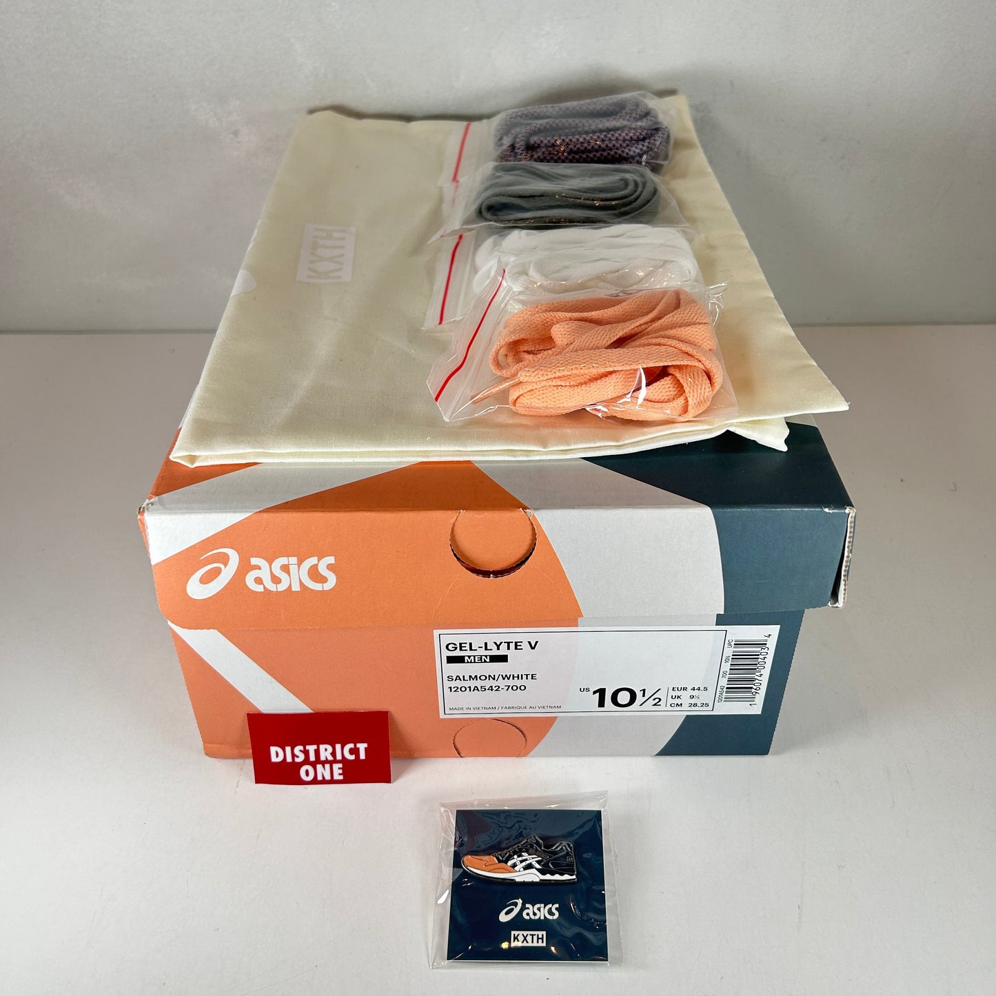 1201A542 700 ASICS Gel-Lyte V Kith Salmon Toe [USED] - 10.5 M (Used)