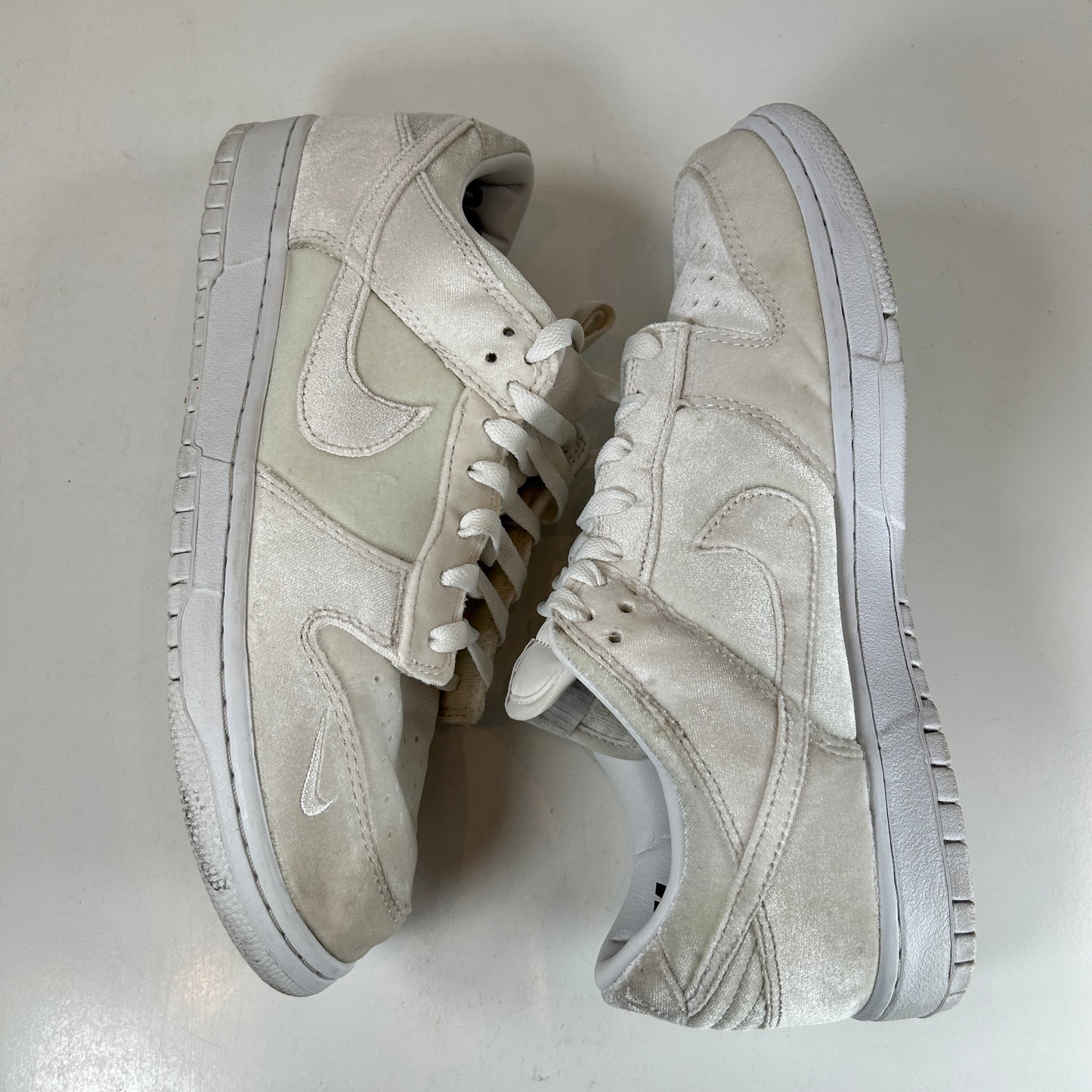DH2686 100 Nike Dunk Low Dover Street Market Triple White Velvet [USED] - 9.5 M (Used) (Replace Box)