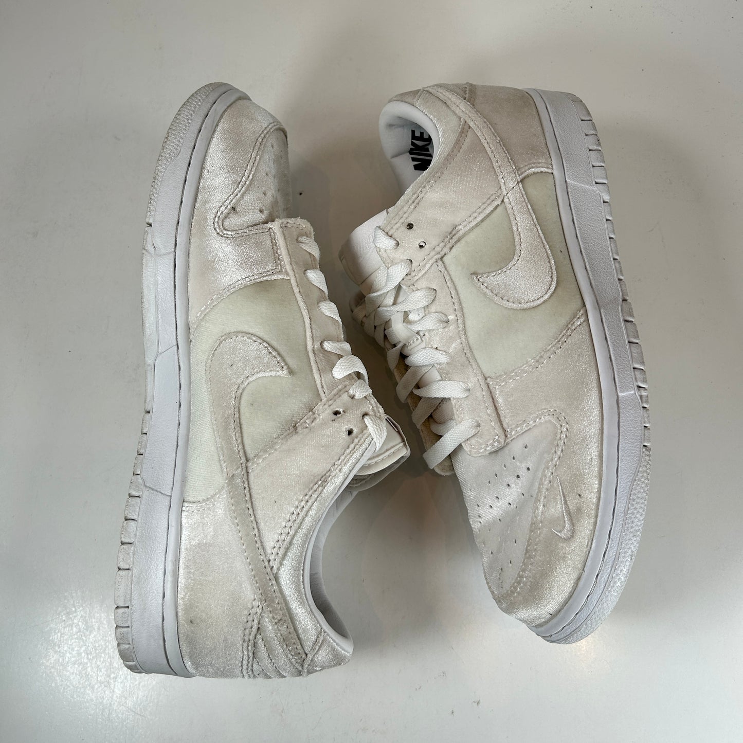 DH2686 100 Nike Dunk Low Dover Street Market Triple White Velvet [USED] - 9.5 M (Used) (Replace Box)