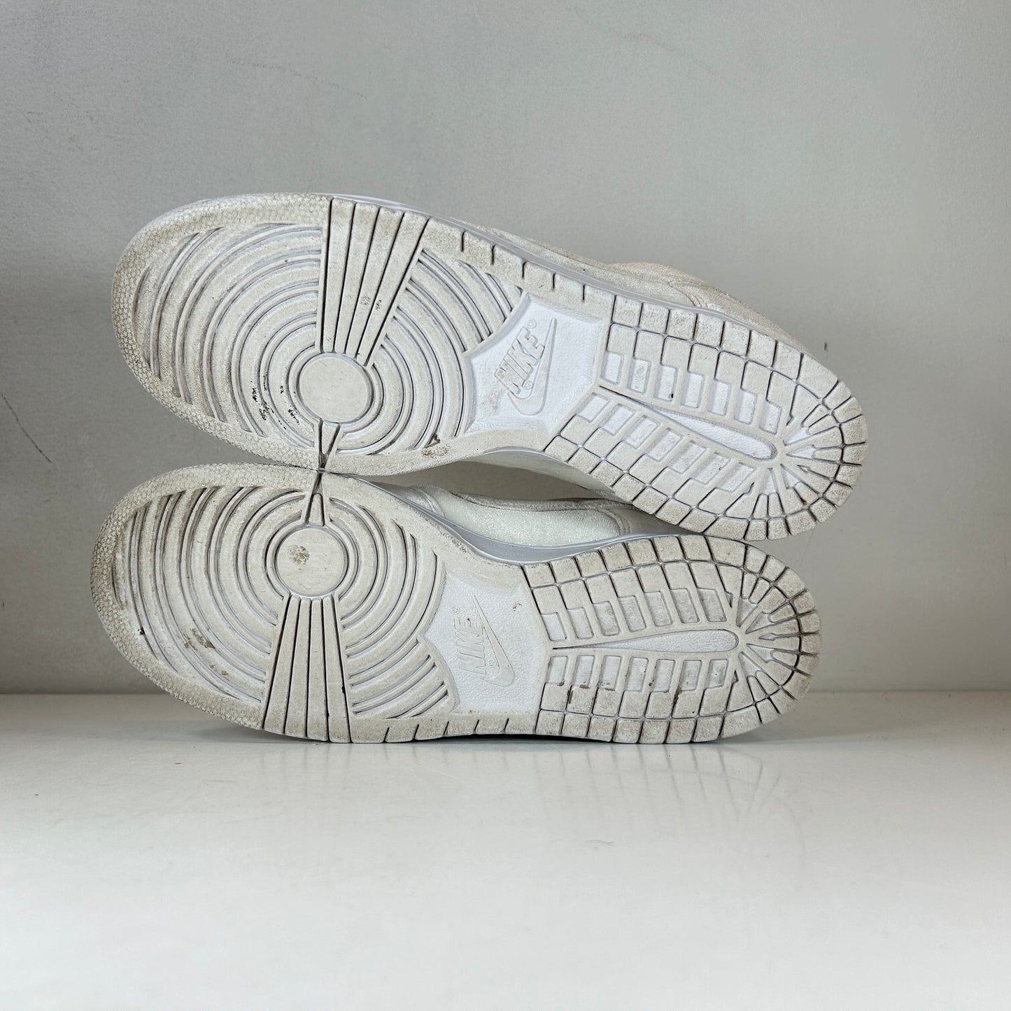 DH2686 100 Nike Dunk Low Dover Street Market Triple White Velvet [USED] - 9.5 M (Used) (Replace Box)