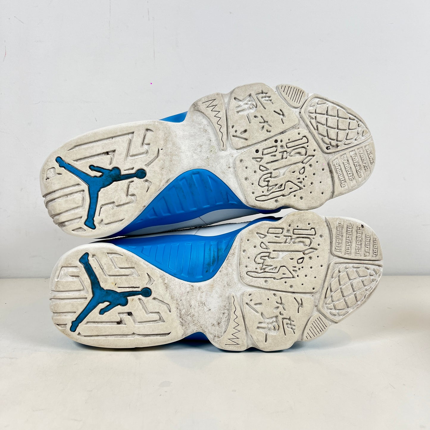 FQ8992 101 Jordan 9 Retro Powder Blue (2024) [USED] - 9.5 M (Used)