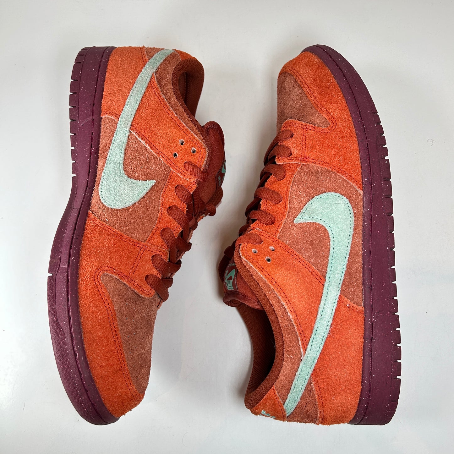 DV5429 601 Nike SB Dunk Low Mystic Red Rosewood [USED] - 11.5 M (Used)