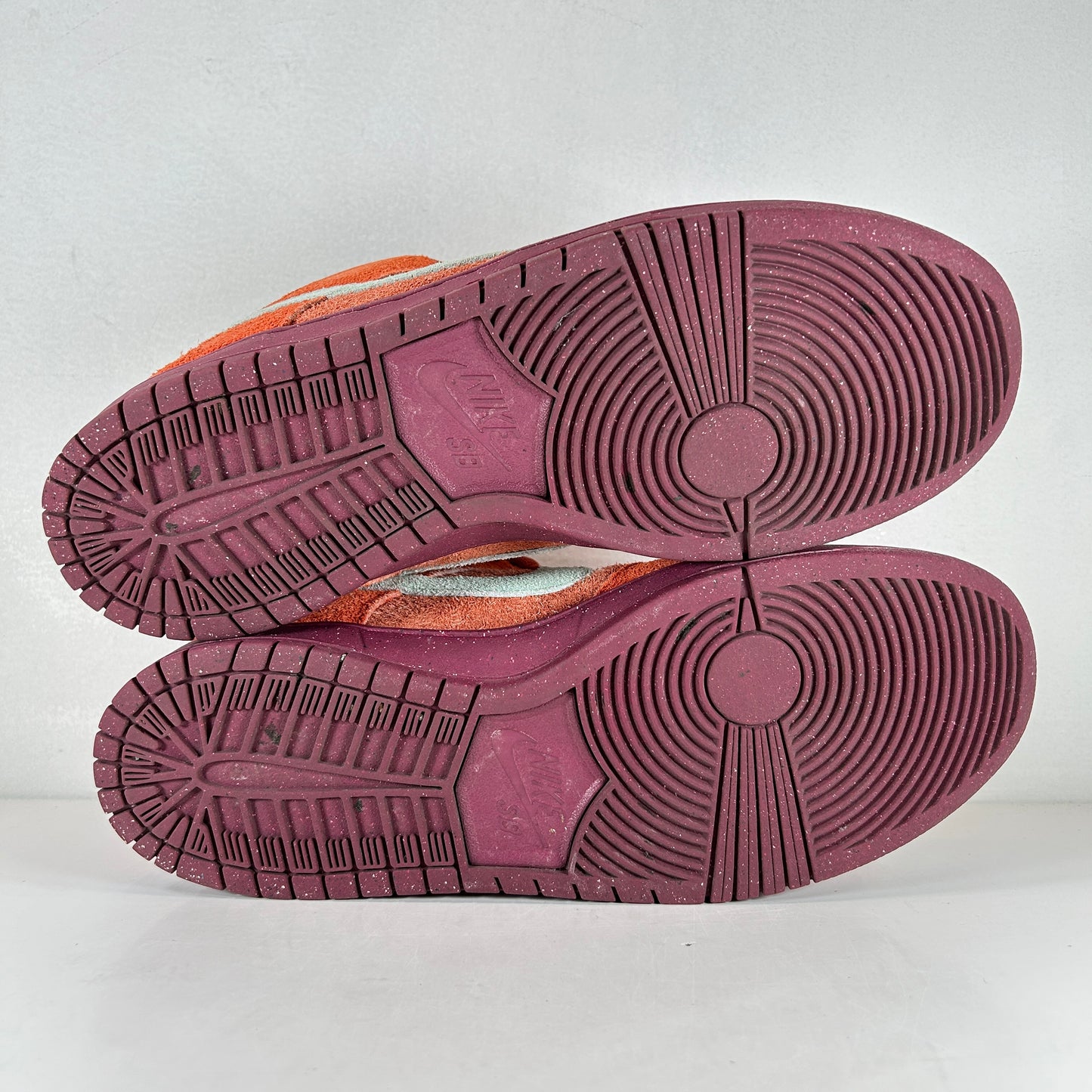 DV5429 601 Nike SB Dunk Low Mystic Red Rosewood [USED] - 11.5 M (Used)