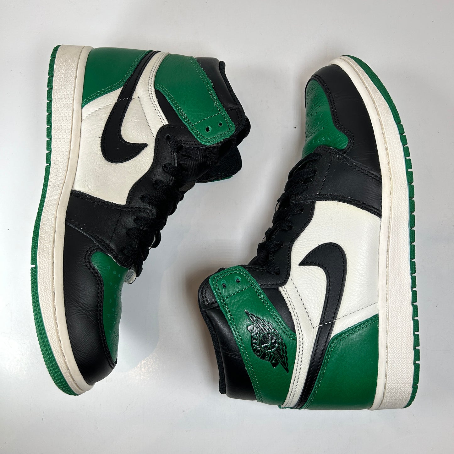 555088 302 Jordan 1 Retro High Pine Green [USED] - 9.5 M (Used)