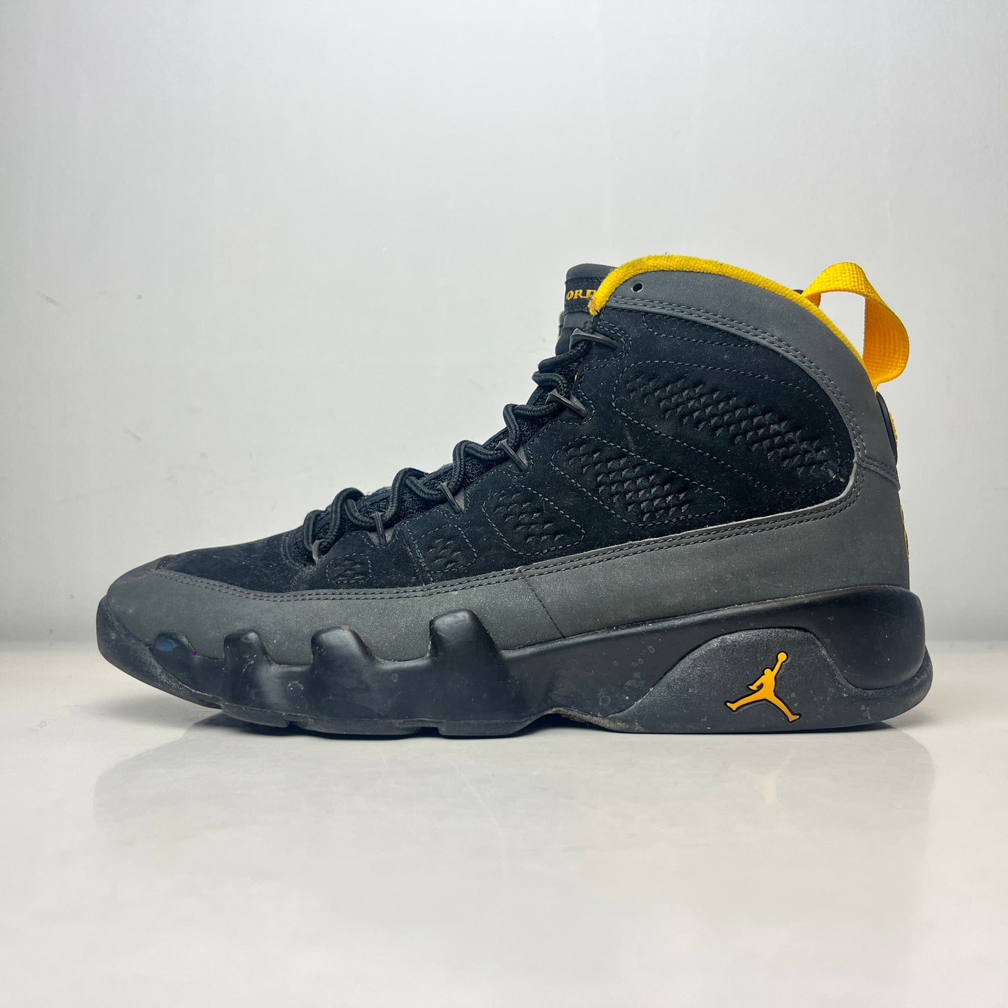 CT8019 070 Jordan 9 Retro Dark Charcoal University Gold [USED] - 8 M (Used) (No Box)