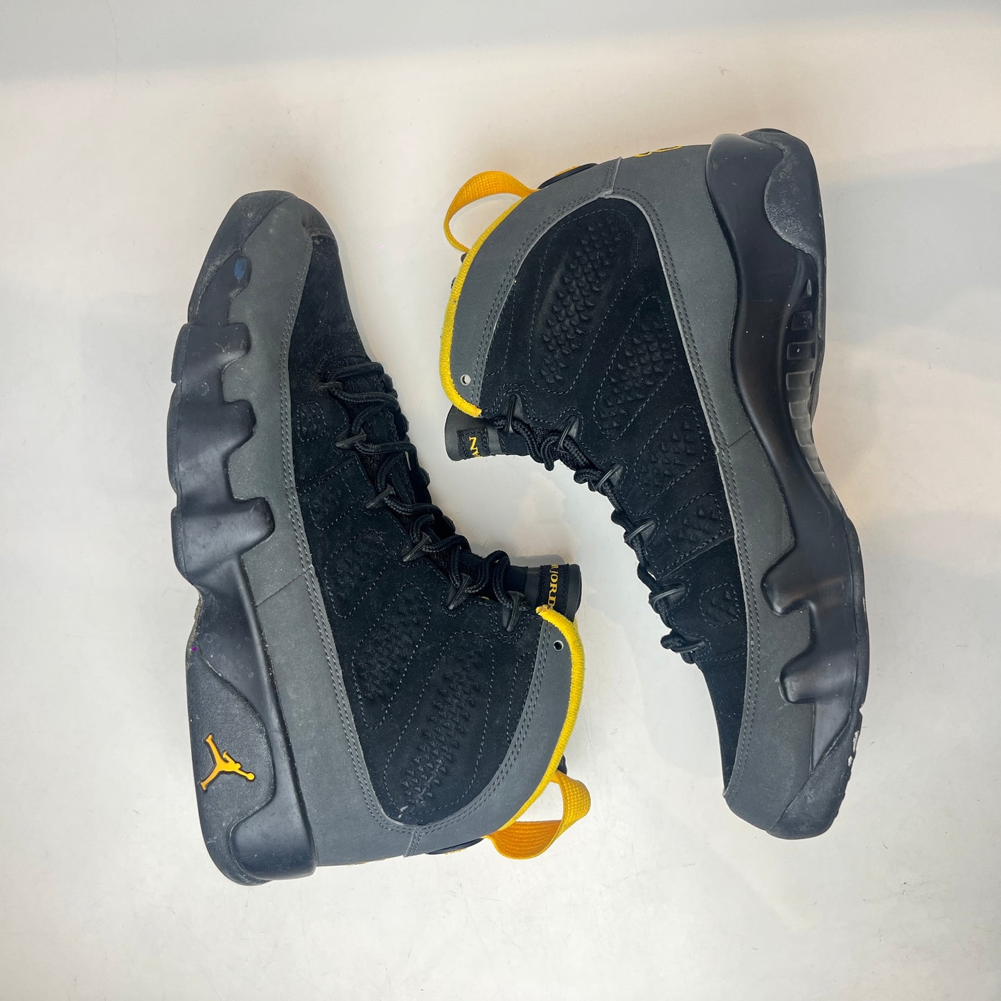 CT8019 070 Jordan 9 Retro Dark Charcoal University Gold [USED] - 8 M (Used) (No Box)