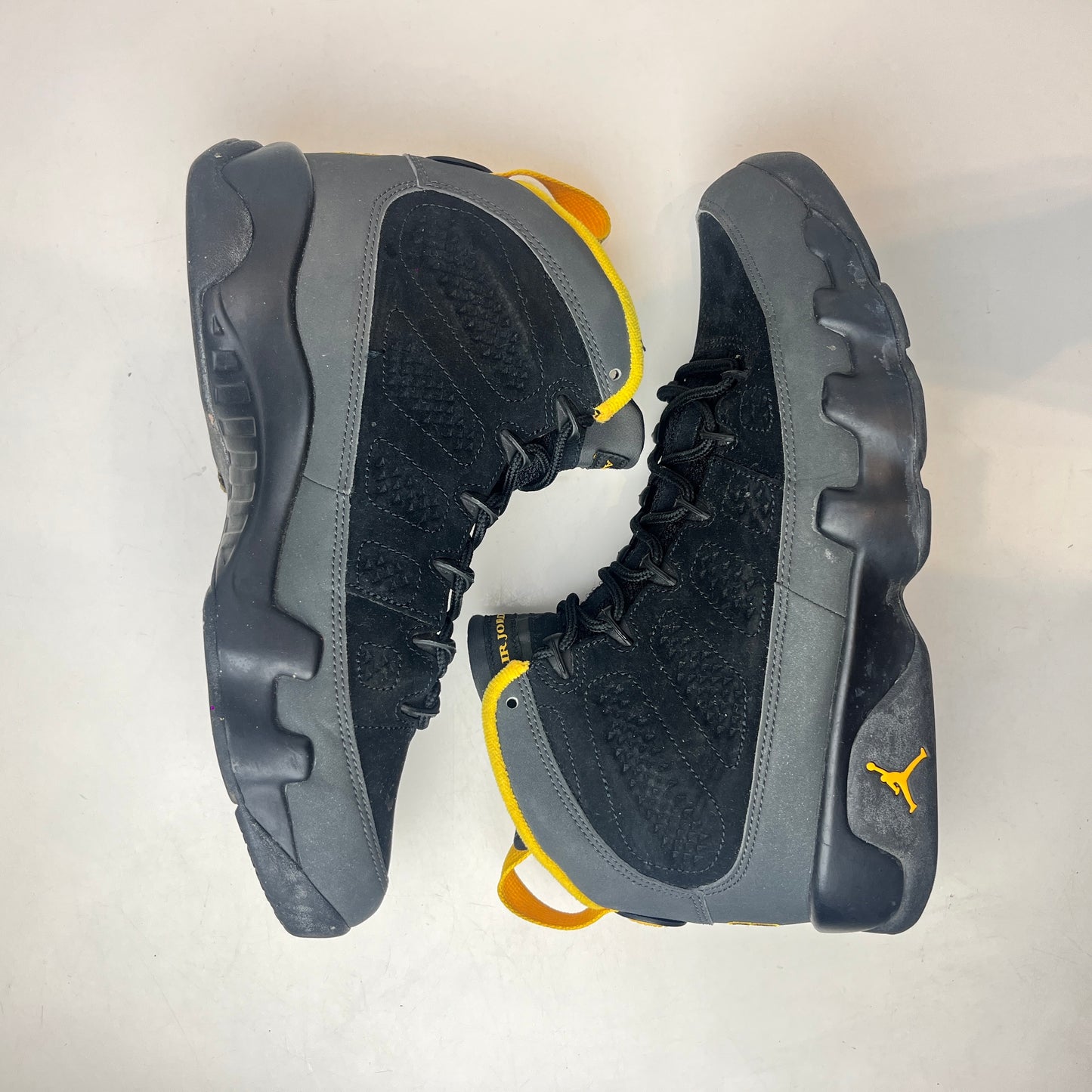 CT8019 070 Jordan 9 Retro Dark Charcoal University Gold [USED] - 8 M (Used) (No Box)