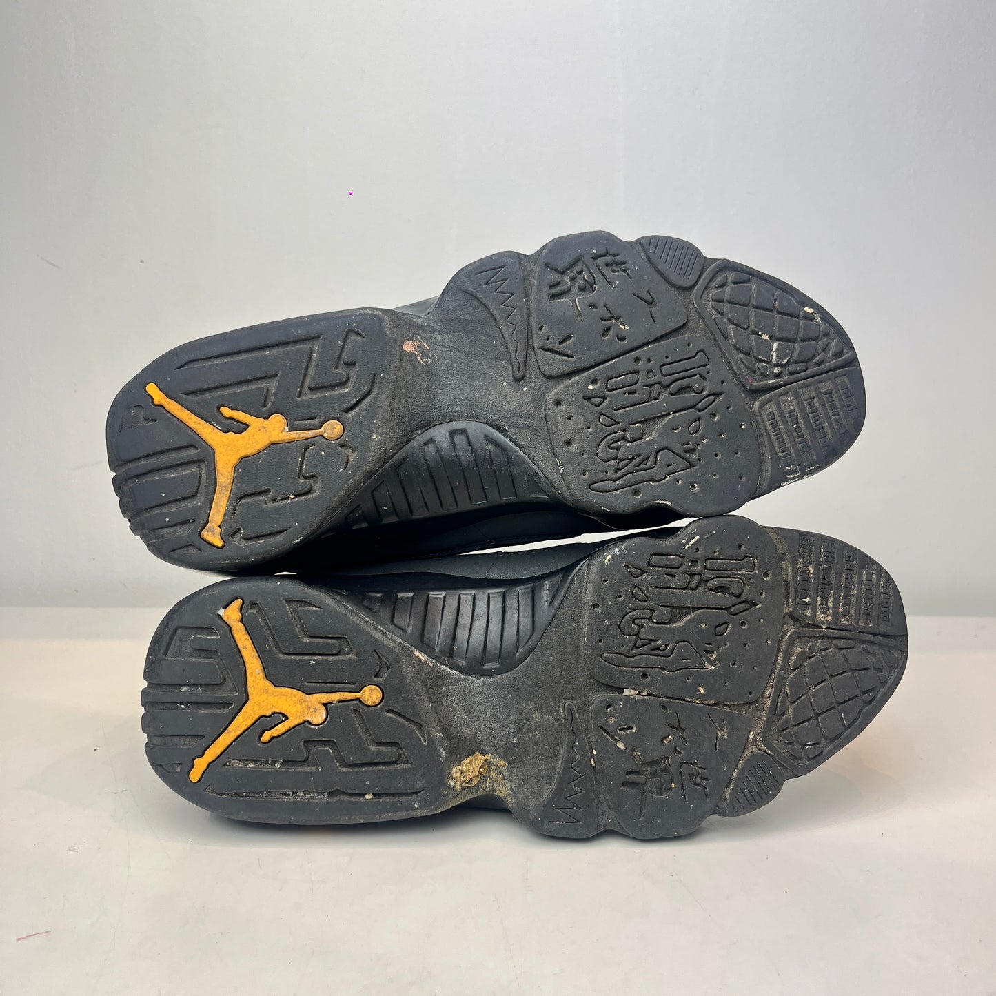 CT8019 070 Jordan 9 Retro Dark Charcoal University Gold [USED] - 8 M (Used) (No Box)
