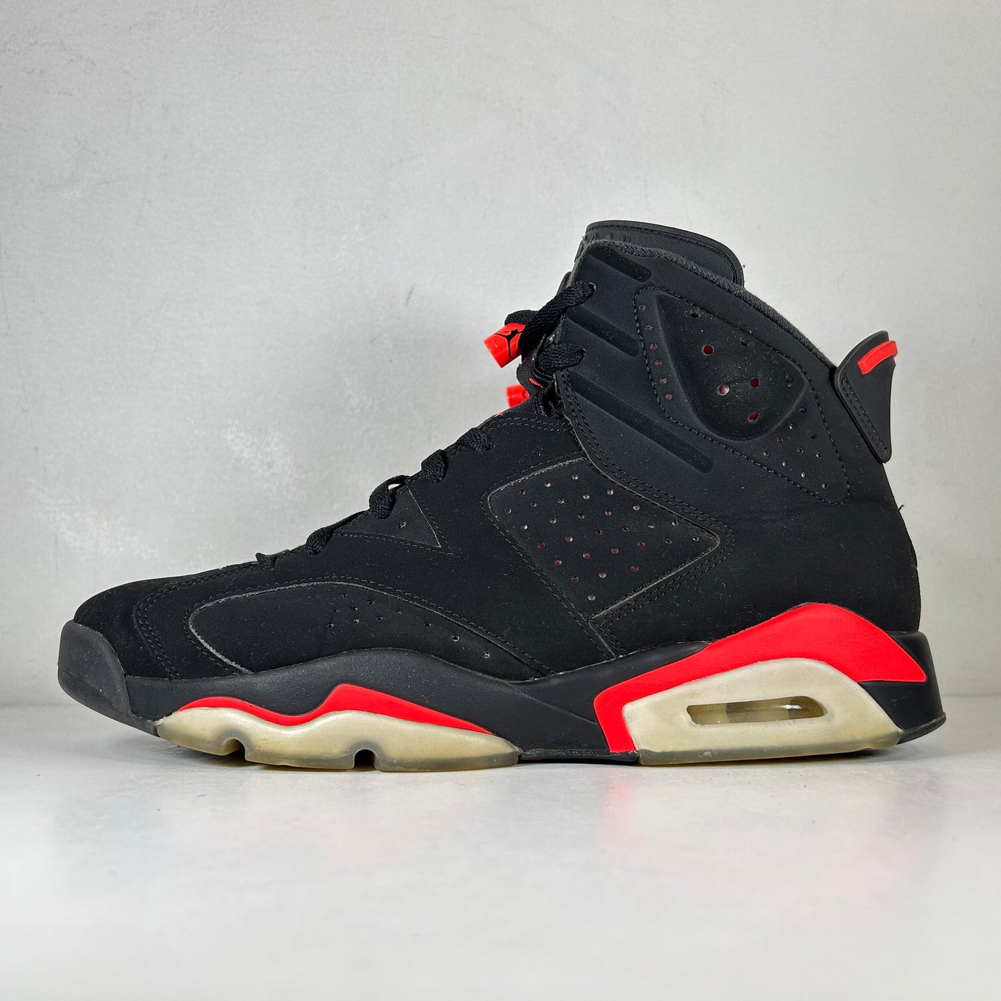 384664 060 Jordan 6 Retro Black Infrared (2019) [USED] - 11 M (Used)