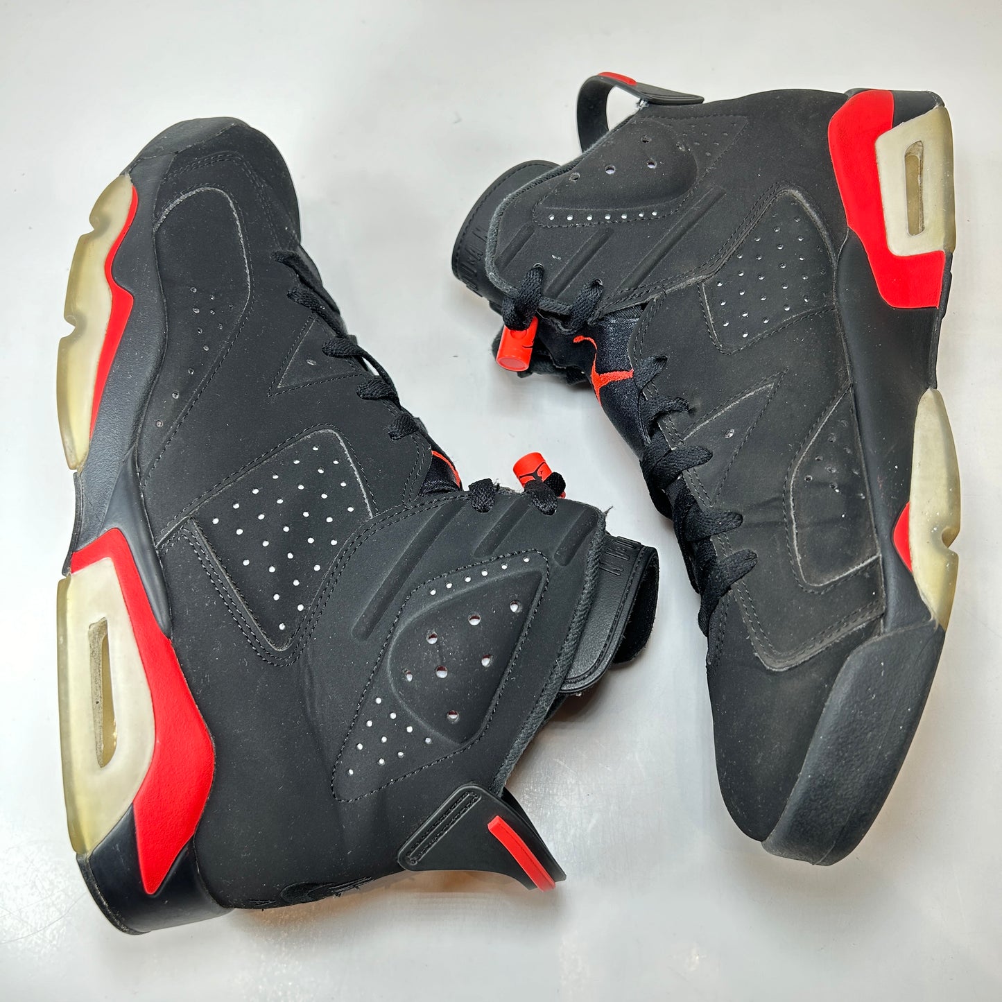 384664 060 Jordan 6 Retro Black Infrared (2019) [USED] - 11 M (Used)