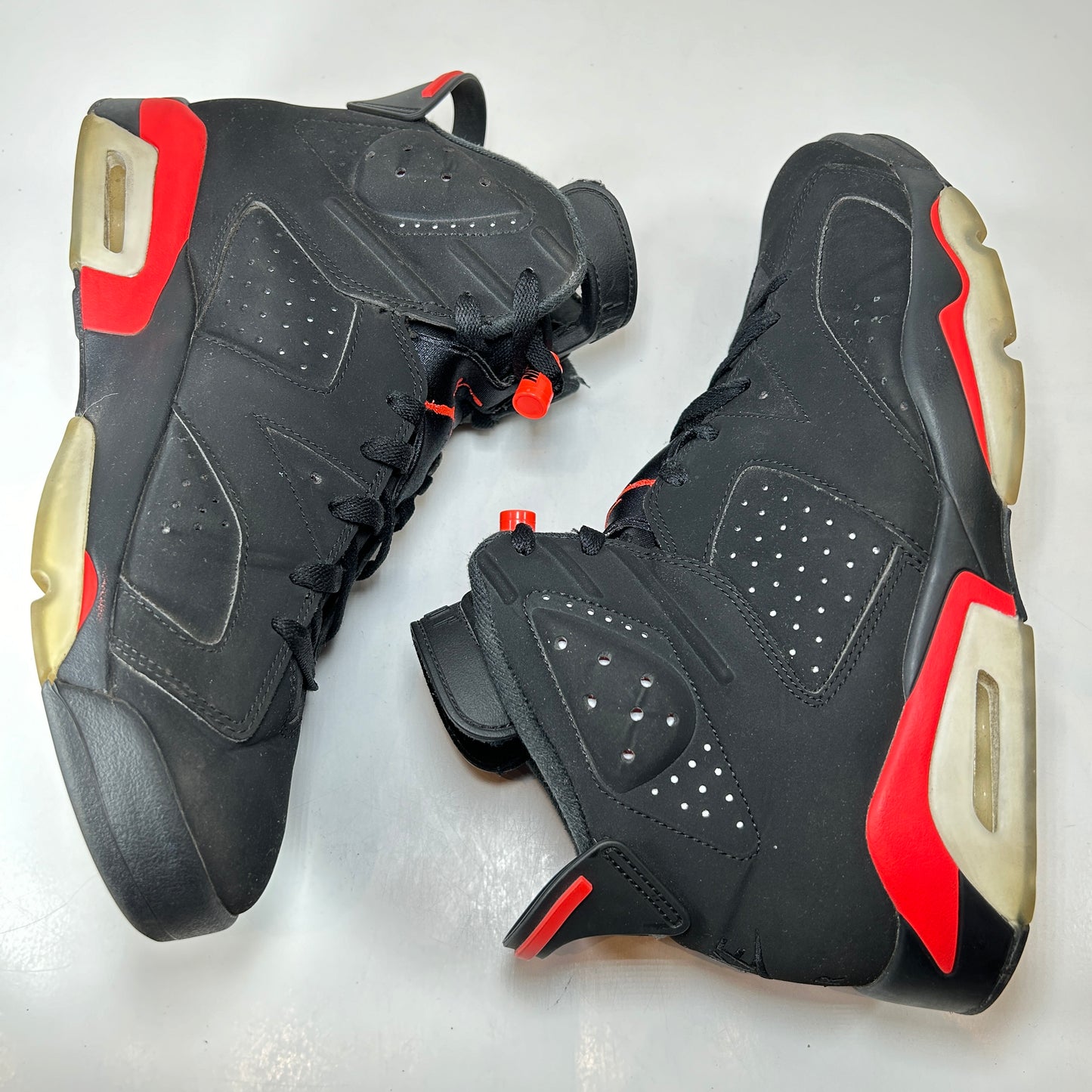 384664 060 Jordan 6 Retro Black Infrared (2019) [USED] - 11 M (Used)