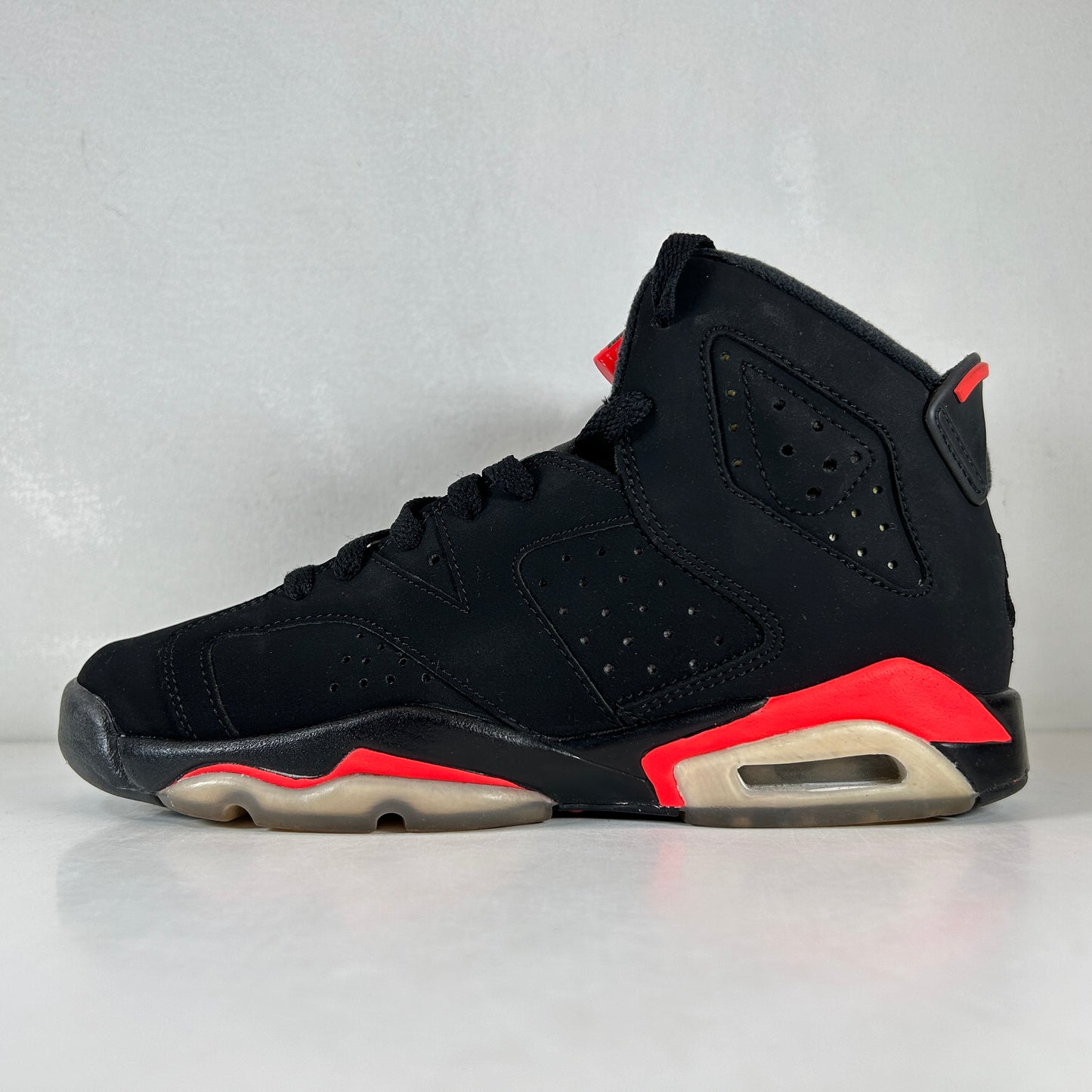 384665 060 Jordan 6 Black Infrared 2019 (GS) - 4.5 Y (Used)