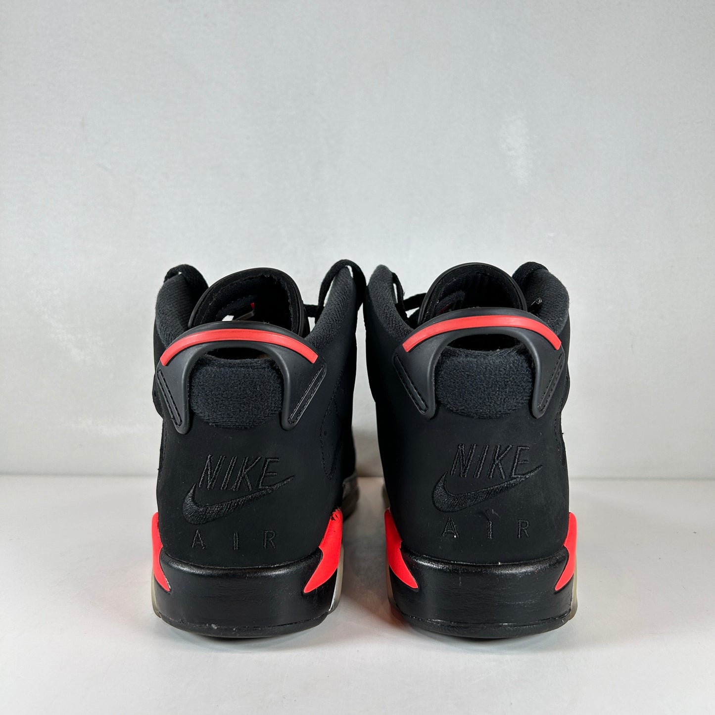 384665 060 Jordan 6 Black Infrared 2019 (GS) - 4.5 Y (Used)