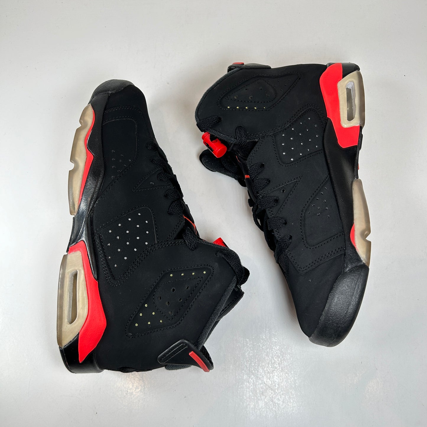 384665 060 Jordan 6 Black Infrared 2019 (GS) - 4.5 Y (Used)