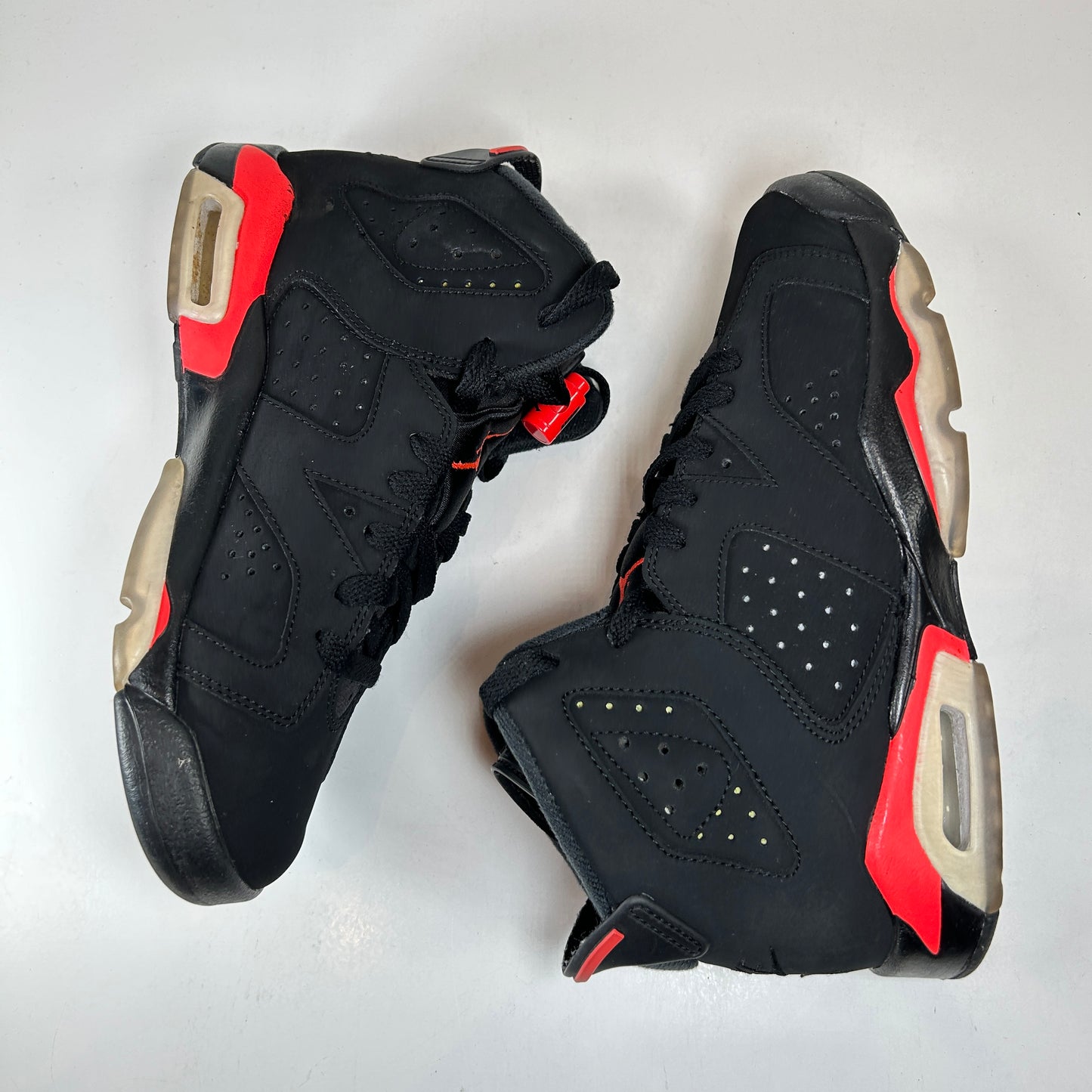 384665 060 Jordan 6 Black Infrared 2019 (GS) - 4.5 Y (Used)
