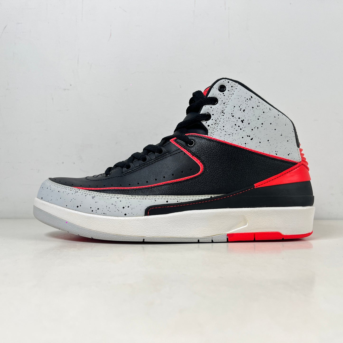 385475 023 Jordan 2 Retro Infrared Cement [USED] - 9.5 M (Used) (No Box)