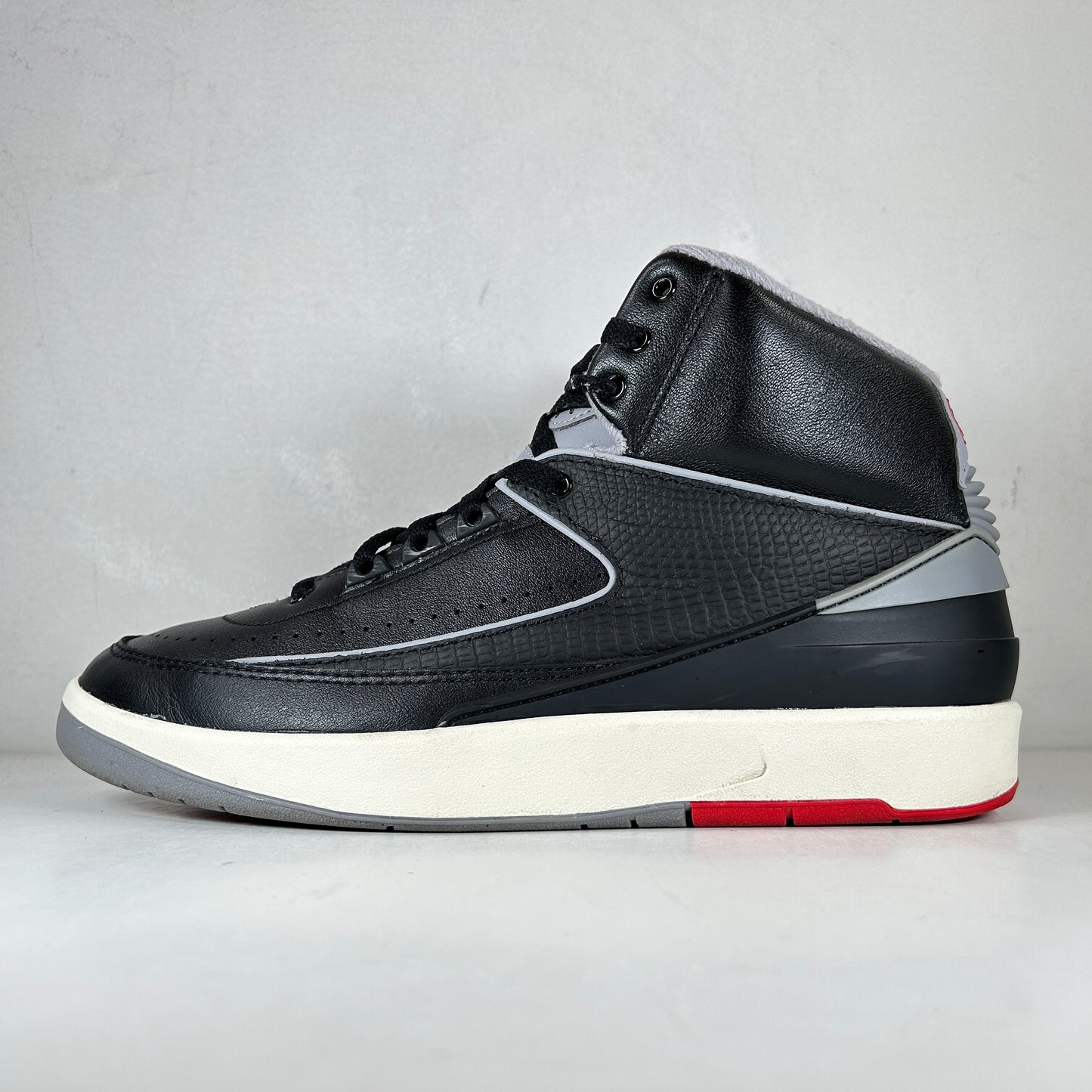 DR8884 001 Jordan 2 Retro Black Cement [USED] - 9.5 M (Used) (No Box)