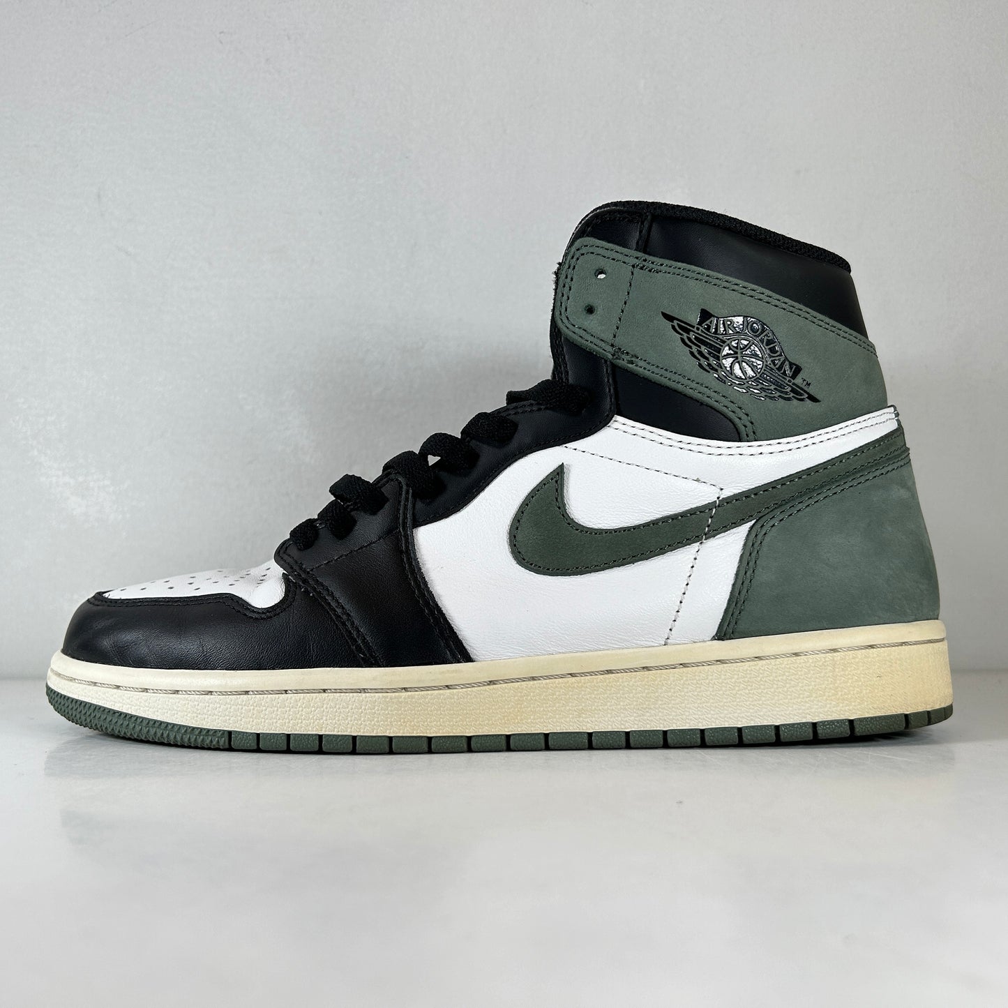 555088 135 Jordan 1 Clay Green [USED] - 9.5 M (Used)