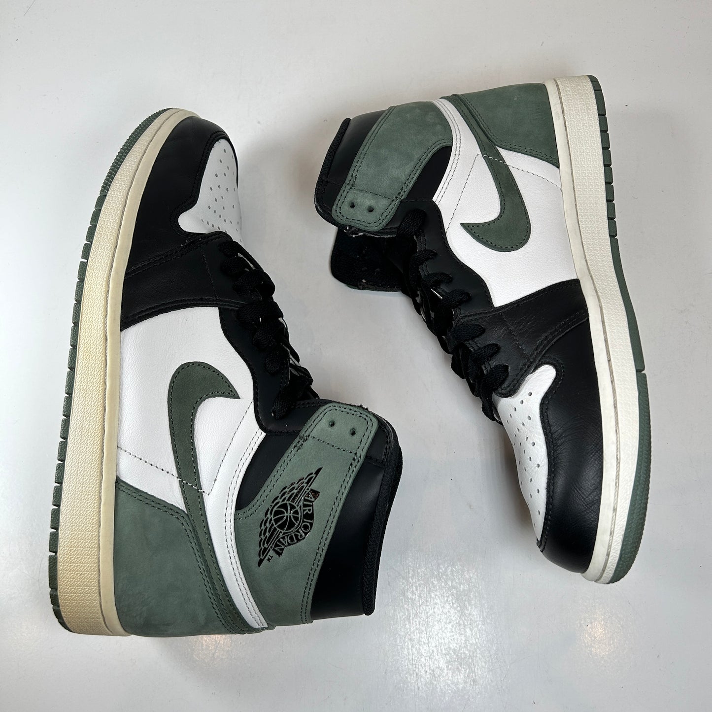 555088 135 Jordan 1 Clay Green [USED] - 9.5 M (Used)