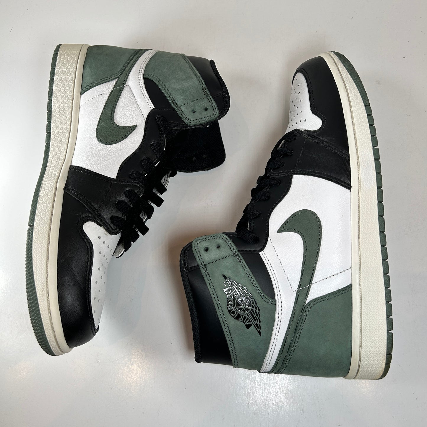 555088 135 Jordan 1 Clay Green [USED] - 9.5 M (Used)