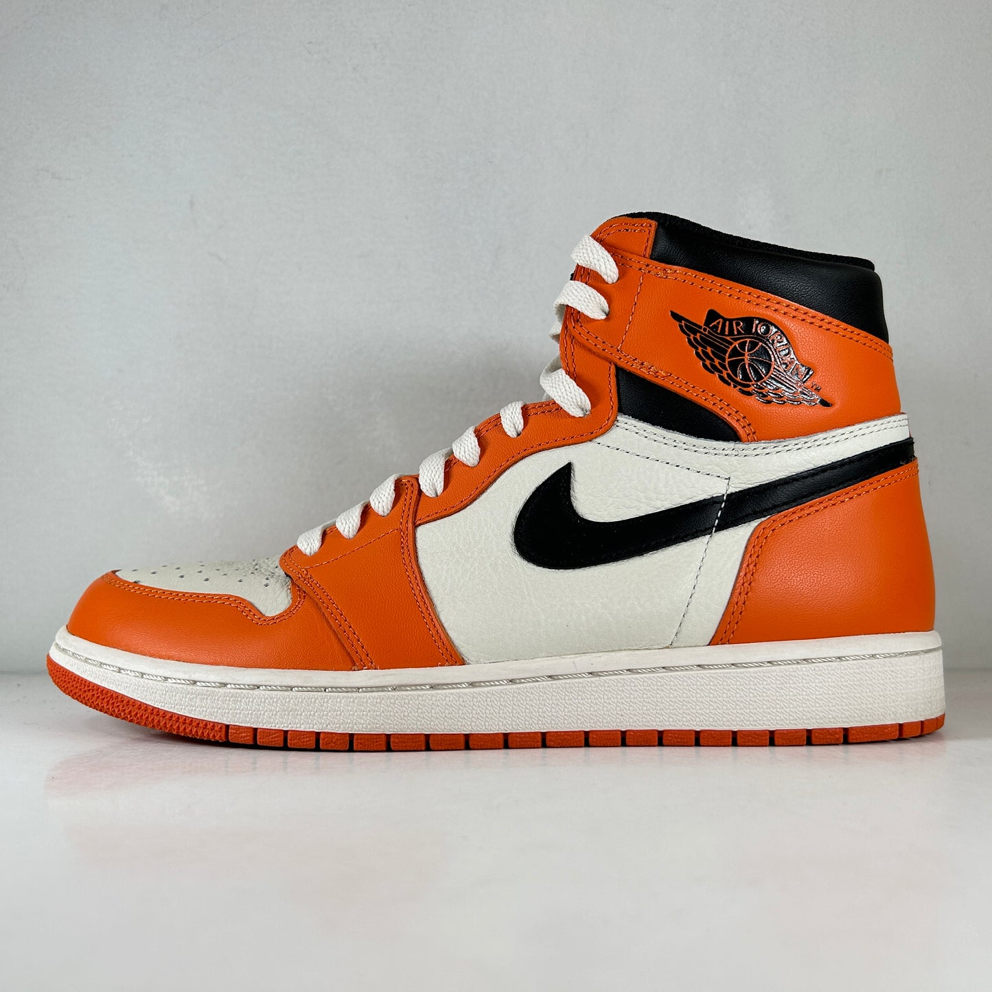 555088 113 Jordan 1 RSBB [USED] - 9.5 M (Used)